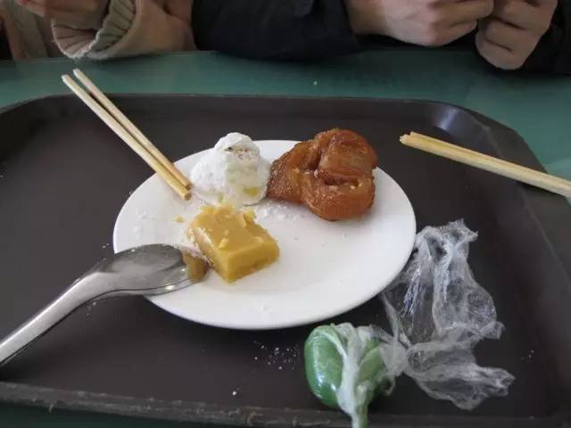 (因为吃的太快,想起拍照时仅剩下的“幸存者”)